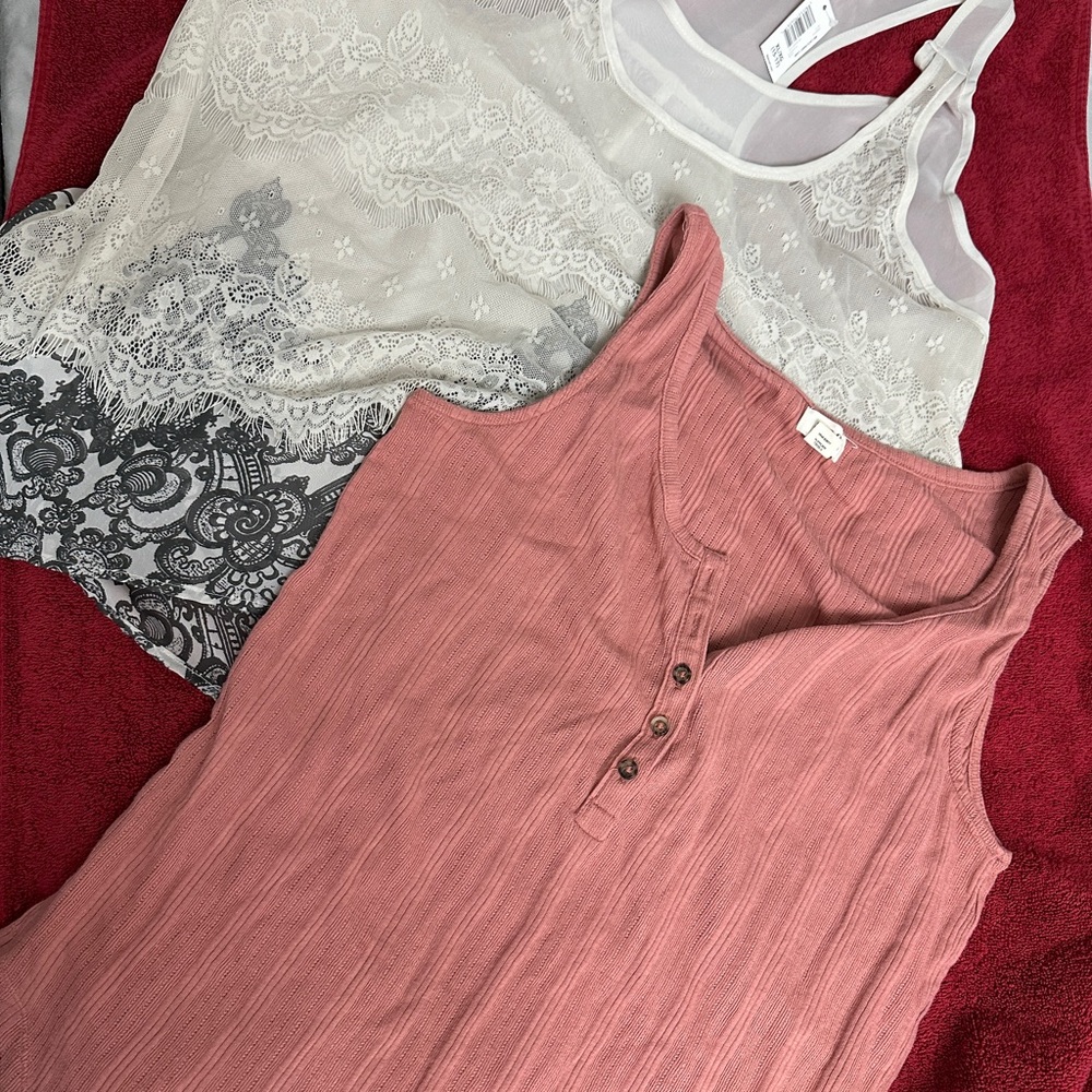 2- Women’s Tank Tops